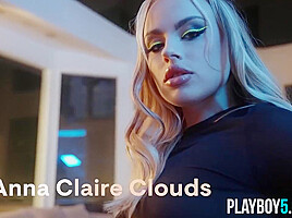 Anna Claire Clouds In Huge Booty Blondie Up Close